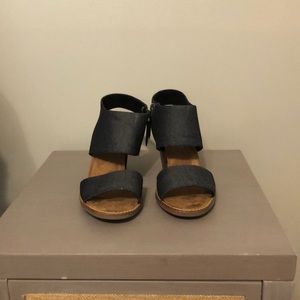 Tom’s, size 8, dark navy blue